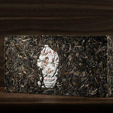 Load image into Gallery viewer, 2020 MengKu RongShi "Ben Wei Da Cheng" (Original Flavor Great Achievement) Brick 1000g Puerh Raw Tea Sheng Cha