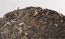 Laden Sie das Bild in den Galerie-Viewer, 2017 DaYi "Jin Da Yi" (Golden TAE) Cake 357g Puerh Sheng Cha Raw Tea - King Tea Mall