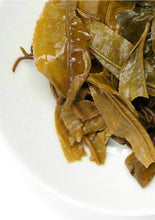 Load image into Gallery viewer, 2019 Dayi "Mu Lan" (Mulan) Puerh Sheng Cha Raw Tea Cake 200g + Shou Cha Ripe Tea Cake 200g