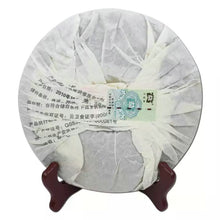 Laden Sie das Bild in den Galerie-Viewer, 2010 DaYi "8582" Cake 357g Puerh Sheng Cha Raw Tea (Batch 001) - King Tea Mall