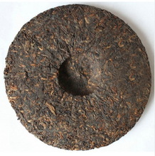 Load image into Gallery viewer, 2011 DaYi &quot;Yu Run&quot; (Jade Sleek) Cake 357g Puerh Shou Cha Ripe Tea - King Tea Mall