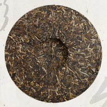 Load image into Gallery viewer, 2011 DaYi &quot;Nv Er Gong Bing&quot; (Tribute Cake) Cake 200g Puerh Sheng Cha Raw Tea - King Tea Mall