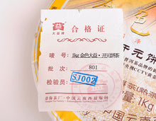 Load image into Gallery viewer, 2008 DaYi "JinSe DaYi KaiYuan JiNianBing" (Golden TAE New Era Commemorative Cake) One Set of Puerh Raw Tea Cake 1000g + Ripe Tea 1000g - King Tea Mall