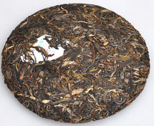 Load image into Gallery viewer, 2013 ChenShengHao "Ban Zhang Qiao Mu" (Banzhang Arbor Organic Cake) 357g Puerh Raw Tea Sheng Cha - King Tea Mall