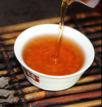 Charger l'image dans la galerie, 2014 DaYi "Hu Po Fang Zhuan" (Amber Square Brick ) 100g Puerh Shou Cha Ripe Tea - King Tea Mall