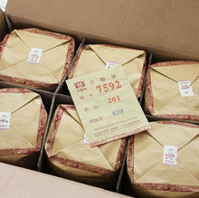 Load image into Gallery viewer, 2012 DaYi "7592" Cake 357g Puerh Shou Cha Ripe Tea - King Tea Mall