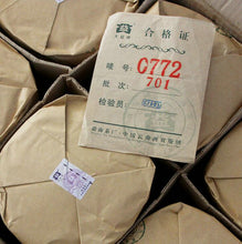 Load image into Gallery viewer, 2007 DaYi &quot;0772&quot; Cake 357g Puerh Sheng Cha Raw Tea - King Tea Mall