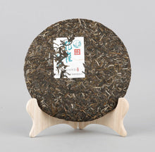 Load image into Gallery viewer, 2017 XiaGuan &quot;Kong Que Chuan Qi&quot; (Legend of Peacock - Banpen Old Tree) 357g Cake Puerh Sheng Cha Raw Tea