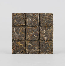 Load image into Gallery viewer, 2017 XiaGuan "ShangPin JinSi DaXueShan" (Golden Ribbon Big Snow Mountain) Brick 100g Puerh Raw Tea Sheng Cha - King Tea Mall