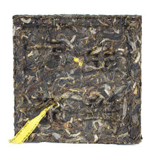 Load image into Gallery viewer, 2017 XiaGuan "ShangPin JinSi DaXueShan" (Golden Ribbon Big Snow Mountain) Brick 100g Puerh Raw Tea Sheng Cha - King Tea Mall