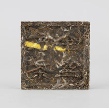 Load image into Gallery viewer, 2017 XiaGuan "ShangPin JinSi DaXueShan" (Golden Ribbon Big Snow Mountain) Brick 100g Puerh Raw Tea Sheng Cha - King Tea Mall