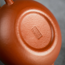 Load image into Gallery viewer, Yixing "Li Xing" (Pear Style) Teapot in Zhao Zhuang Zhu Ni Clay