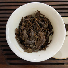 Load image into Gallery viewer, 2005 ChangTai &quot;Chang Tai Hao - Yun Nan Thi Tsi Bing Cha&quot; (Changtaihao - Yunnan Thitsi Beeng Tea) Cake 400g Puerh Raw Tea Sheng Cha