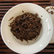 將圖片載入圖庫檢視器 2005 NanQiao "Qiao Mu Ye Sheng - Yin Zhen Gong Bing" (Wild Arbor - Silver Needle Tribute Cake) 250g Puerh Raw Tea Sheng Cha, Meng Hai