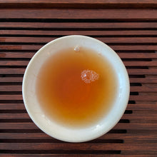 Load image into Gallery viewer, 2018 KingTeaMall "Hua Zhu Liang Zi - Gu Shu" (Huazhuliangzi Mountain - Old Tree) 357g Puerh Raw Tea Sheng Cha