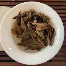將圖片載入圖庫檢視器 2009 BingZhongDao “Bing Dao - Gu Shu - Jin Zhang" (Bingdao - Old Tree - Gold Leaf) Cake 400g Puerh Raw Tea Sheng Cha, Mengku
