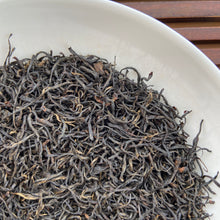 Laden Sie das Bild in den Galerie-Viewer, 2024 Early Spring Black Tea "Jiu Qu Hong Mei - Nen Ya" (Jiuqu Red Plum - Tiny Bud) A++++ Grade, Long  Jing #43 Material ,Hong Cha, ZheJiang Province