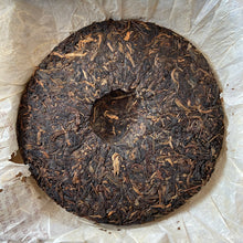 Load image into Gallery viewer, 2006 LiMing &quot;Gao Shan Gu Shu&quot; (High Mountain Old Tree) Organic Cake 357g Puerh Sheng Cha Raw Tea
