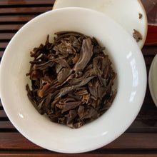 Load image into Gallery viewer, 2005 LaoTongZhi “Meng Hai Qiao Mu” (Menghai Arbor) Cake 357g Puerh Sheng Cha Raw Tea