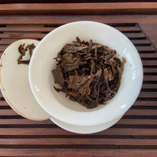 Load image into Gallery viewer, 2005 ChangTai &quot;Yi Chang Hao - Yun Pu Zhi Dian - Zhu&quot; (Peak of Puerh Tea - Bamboo) Cake 250g Puerh Raw Tea Sheng Cha