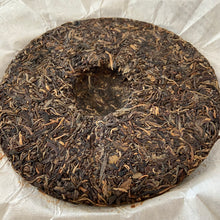 Load image into Gallery viewer, 2018 KingTeaMall &quot;Hua Zhu Liang Zi - Gu Shu&quot; (Huazhuliangzi Mountain - Old Tree) 357g Puerh Raw Tea Sheng Cha