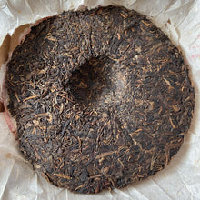 Load image into Gallery viewer, 2006 NanQiao ShuangShiHao &quot;De He Xin - Qiao Mu Sheng Tai &quot; (Arbor Tree Organic Tea) 601 Batch Cake 357g Puerh Raw Tea Sheng Cha, Meng Hai