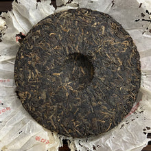 Load image into Gallery viewer, 2006 NanQiao &quot;De He Xin - Gong Cha&quot; (DX - Tribute Tea) 601 Batch Cake 200g Puerh Raw Tea Sheng Cha, Meng Hai