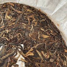 Load image into Gallery viewer, 2018 KingTeaMall "Hua Zhu Liang Zi - Gu Shu" (Huazhuliangzi Mountain - Old Tree) 357g Puerh Raw Tea Sheng Cha