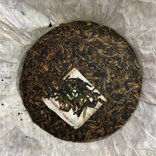 Load image into Gallery viewer, 2006 FuHai &quot;Qiao Mu Zao Chun - Te Ji Pin&quot; (Early Spring Arbor - Special) Cake 380g Puerh Raw Tea Sheng Cha