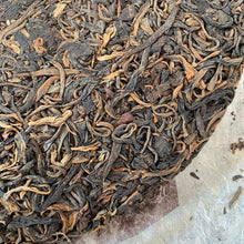 Load image into Gallery viewer, 2005 ChangTai "Chang Tai Hao - Meng Hai Qiao Bing - Fu" (Menghai Arbor Cake - Rich) Cake 400g Puerh Raw Tea Sheng Cha