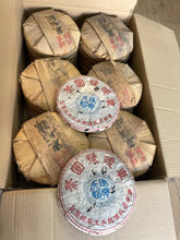 Load image into Gallery viewer, 2004 CheShunHao "Rui Gong Tian Chao" (Yiwu Mountain Tea) Cake 400g Puerh Raw Tea Sheng Cha