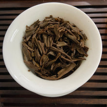 Load image into Gallery viewer, 2006 NanQiao &quot;De He Xin - Gong Cha&quot; (DX - Tribute Tea) 601 Batch Cake 200g Puerh Raw Tea Sheng Cha, Meng Hai