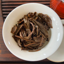 Load image into Gallery viewer, 2006 LiMing "Bu Lang Shan - Qiao Mu Gu Shu - Nv Er Gong Bing" (Bulang Mountain - Ancient Arbor Tree - Tribute Tea) Cake 250g Puerh Raw Tea Sheng Cha