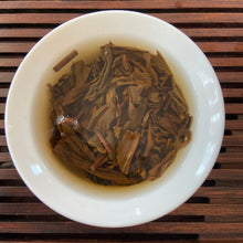 Load image into Gallery viewer, 2005 FuHai "Ba Da Shan - Ye Sheng Cha" (Bada Mountain - Wild Tea) Cake 357g Puerh Raw Tea Sheng Cha