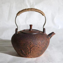 Load image into Gallery viewer, Chaozhou "Sha Tiao" Water Boiling Kettle with Artisanal Design 900ml