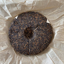 Load image into Gallery viewer, 2005 NanQiao &quot;Qiao Mu Ye Sheng - Yin Zhen Gong Bing&quot; (Wild Arbor - Silver Needle Tribute Cake) 250g Puerh Raw Tea Sheng Cha, Meng Hai