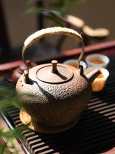 Load image into Gallery viewer, Chaozhou &quot;Sha Tiao&quot; Water Boiling Kettle with Artisanal Design 900ml