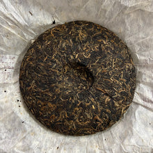 Load image into Gallery viewer, 2006 FuHai "Qiao Mu Zao Chun - Te Ji Pin" (Early Spring Arbor - Special) Cake 380g Puerh Raw Tea Sheng Cha