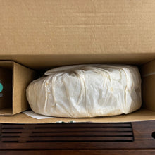 Load image into Gallery viewer, 2007 BoYou "Man Lv Da Shan" (Manlv Big Mountain) Cake 400g Puerh Sheng Cha Raw Tea