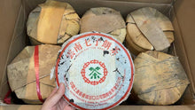 Load image into Gallery viewer, 2002 CNNP Puerh "7532" (Green Mark) 1st Batch Cake 357g Puerh Sheng Cha Raw Tea