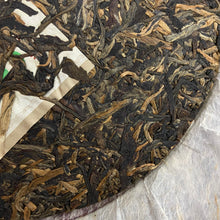 Load image into Gallery viewer, 2006 FuHai "Qiao Mu Zao Chun - Te Ji Pin" (Early Spring Arbor - Special) Cake 380g Puerh Raw Tea Sheng Cha