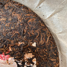 Load image into Gallery viewer, 2006 XingHai "Ya - Yi Wu Qiao Mu" (Elegancy - Yiwu Arbor) Cake 400g Puerh Ripe Tea Shou Cha
