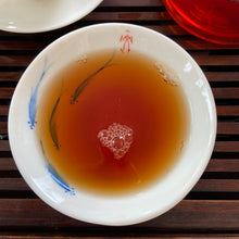 Load image into Gallery viewer, 2004 LaoTongZhi &quot;Ye Sheng Qiao Mu&quot; (Wild Arbor Tree) Cake 400g Puerh Sheng Cha Raw Tea
