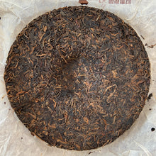 Load image into Gallery viewer, 2005 ChangTai &quot;Chang Tai Hao - Meng Hai Qiao Bing - Fu&quot; (Menghai Arbor Cake - Rich) Cake 400g Puerh Raw Tea Sheng Cha