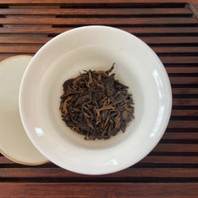 將圖片載入圖庫檢視器 2006 NanQiao ShuangShiHao "De He Xin - Qiao Mu Sheng Tai " (Arbor Tree Organic Tea) 601 Batch Cake 357g Puerh Raw Tea Sheng Cha, Meng Hai