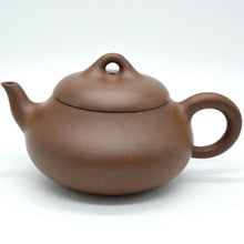 Load image into Gallery viewer, Yixing "Ai Li" (Plump Pear-shaped) Teapot 180ml, "Zi Ni" Clay / Mud