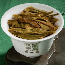 Charger l&#39;image dans la galerie, 2023 ChenShengHao &quot;Lao Ban Zhang&quot; (LaoBanzhang) Cake 357g Puerh Raw Tea Sheng Cha