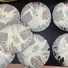 Load image into Gallery viewer, 2007 DaYi &quot;7542&quot; Cake 357g Puerh Sheng Cha Raw Tea (Batch 701)