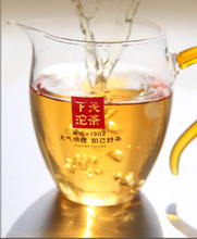 Load image into Gallery viewer, Tea being poured into a glass teapot with text describing the tea&#39;s flavor and aroma.
