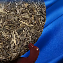 Carica l&#39;immagine nel visualizzatore di Gallery, 2020 ChenShengHao &quot;Bing Dao Miao Xiang&quot; (Bingdao Fine Flavor) 357g Puerh Raw Tea Sheng Cha